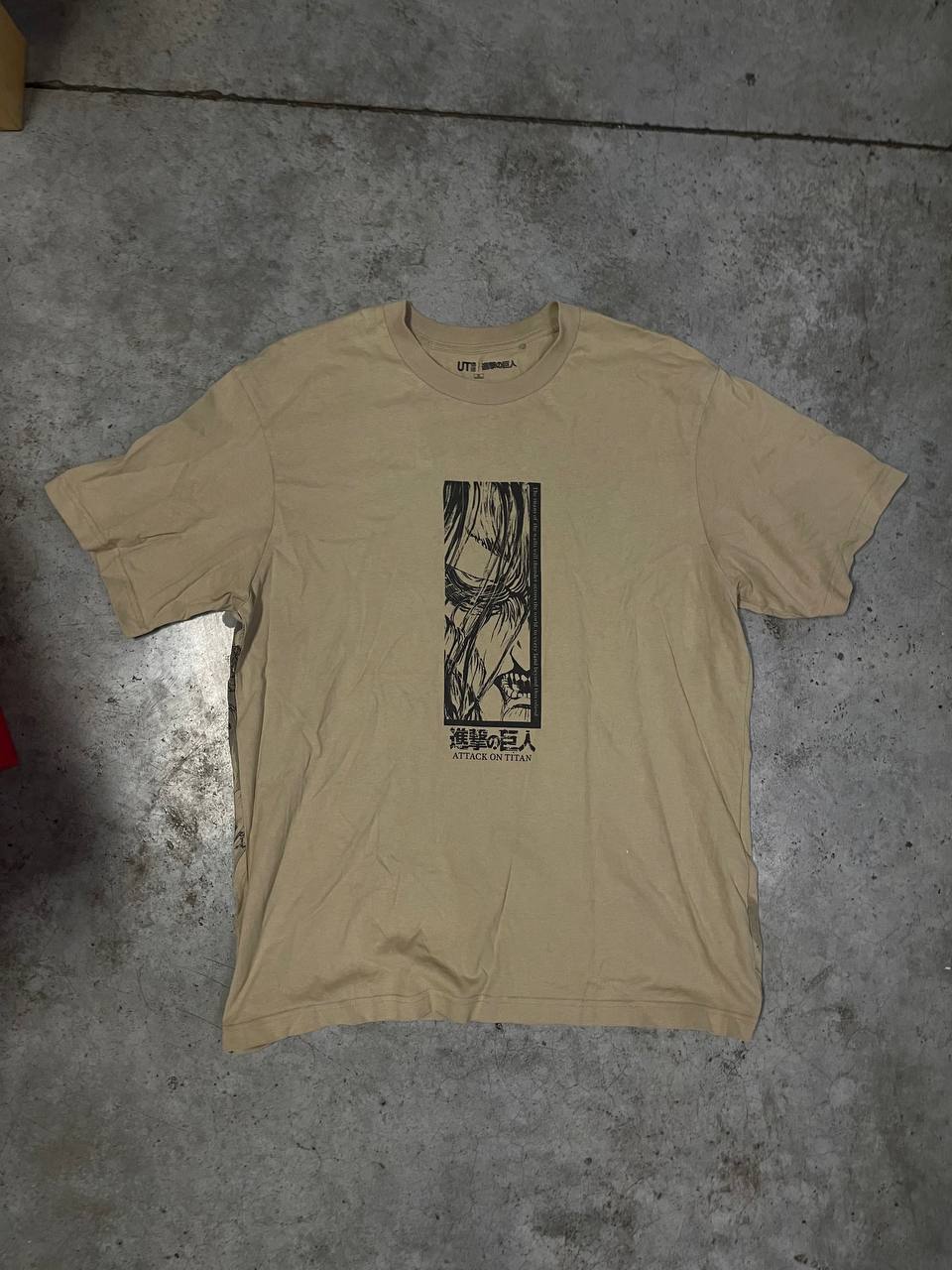 Футболка Uniqlo x Attack on Titan, размер XL
