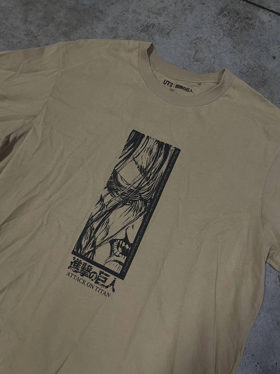 Футболка Uniqlo x Attack on Titan, размер XL