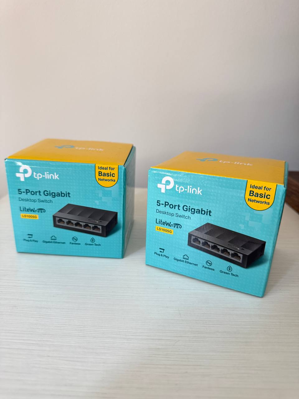 TP-Link UE200 Ethernet Adapter White