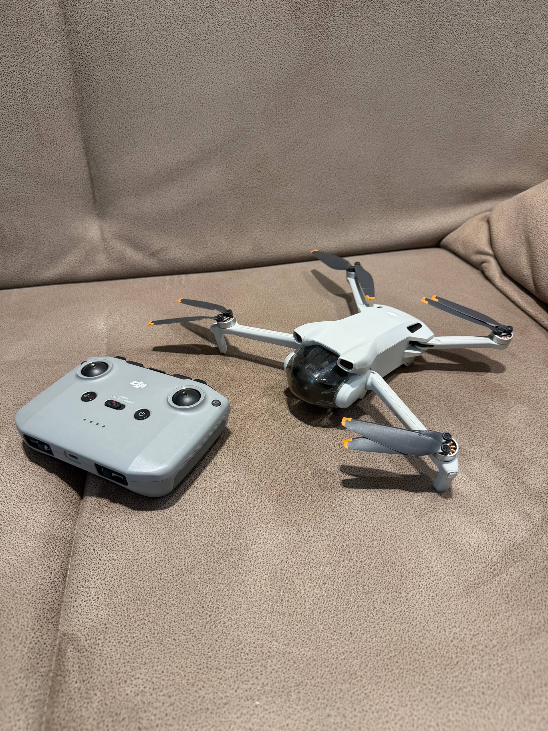 DJI Mini 3 дрон квадрокоптер с пультом (под ремонт)