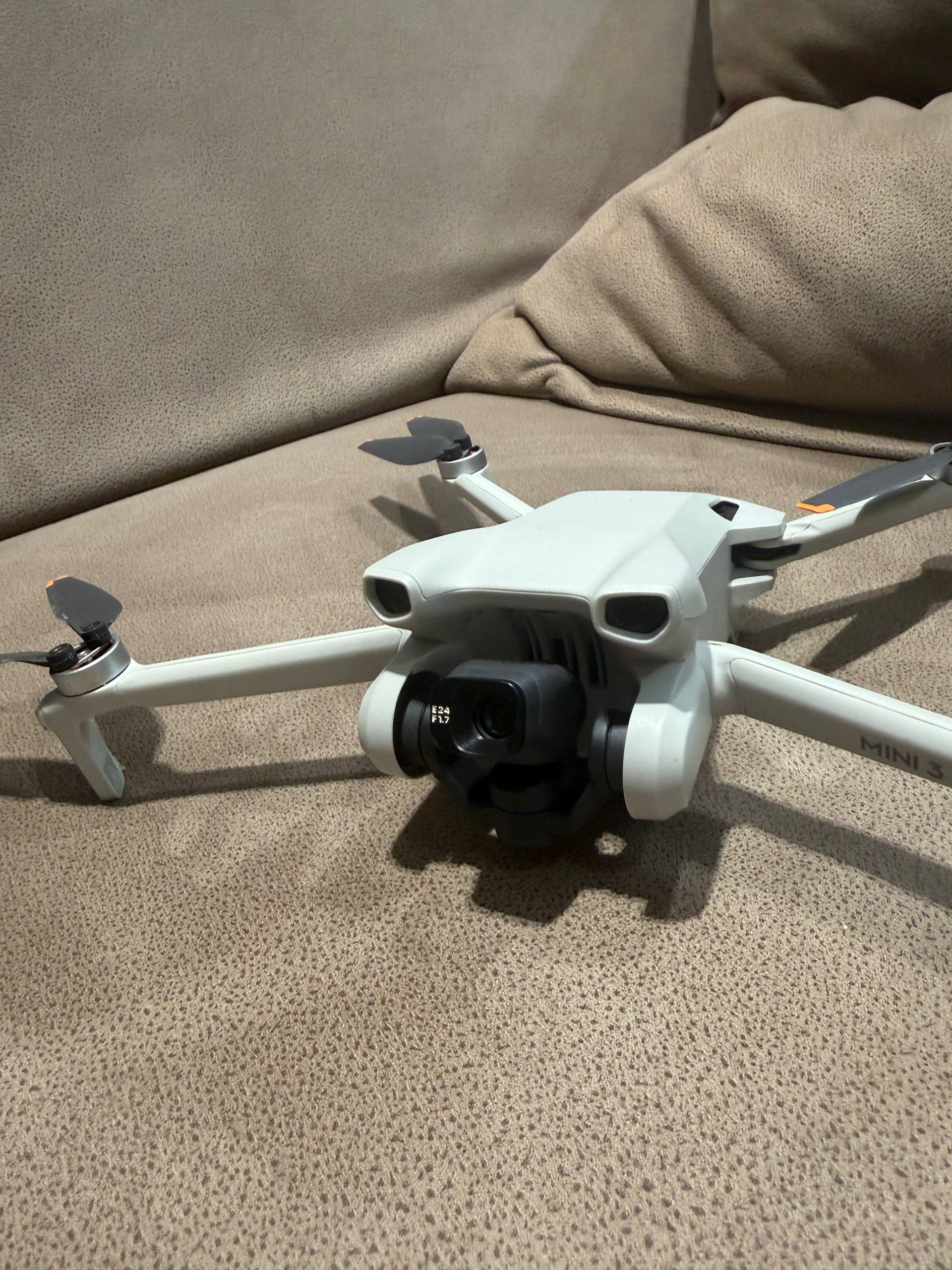 DJI Mini 3 дрон квадрокоптер с пультом (под ремонт)