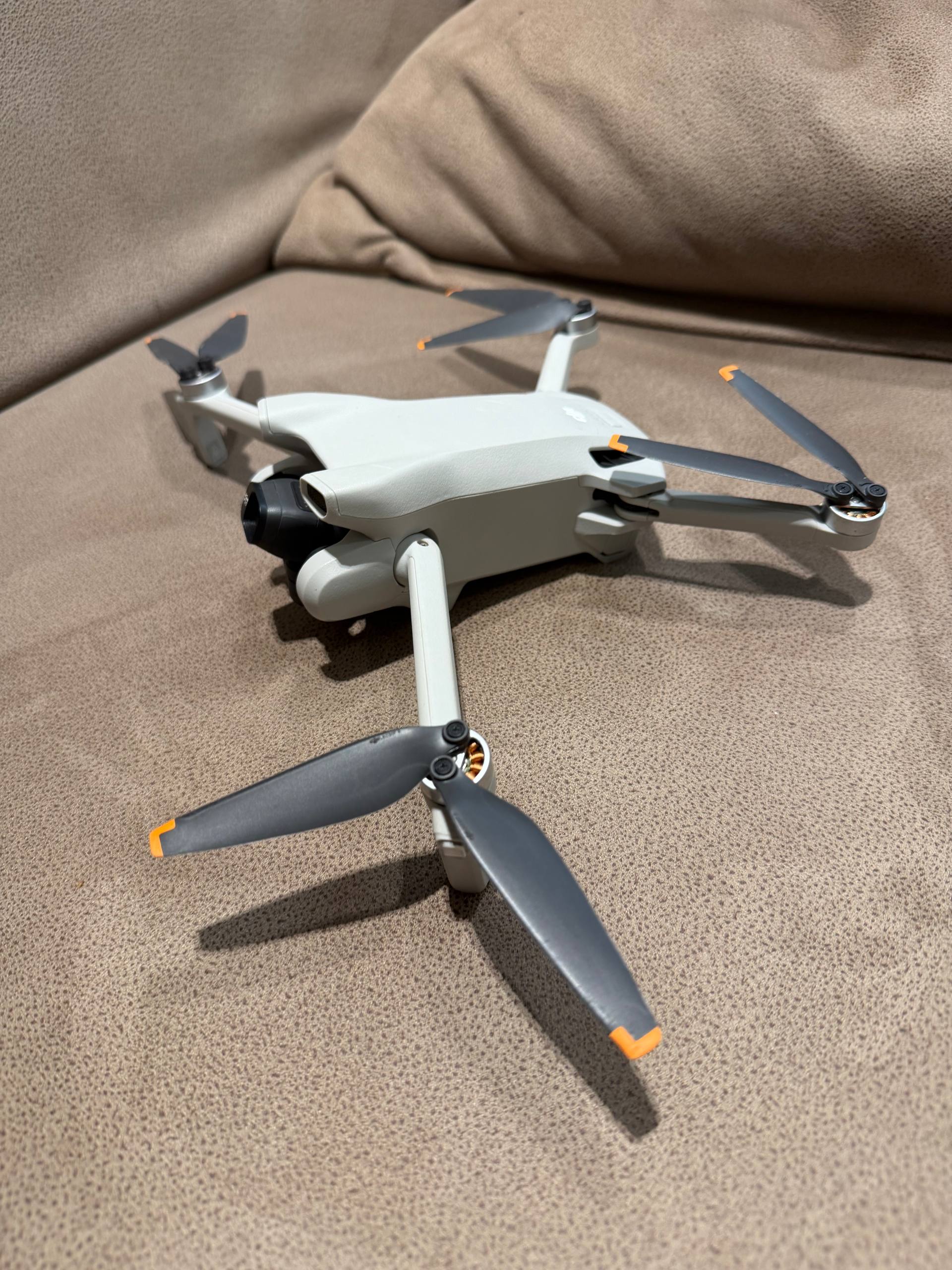 DJI Mini 3 дрон квадрокоптер с пультом (под ремонт)