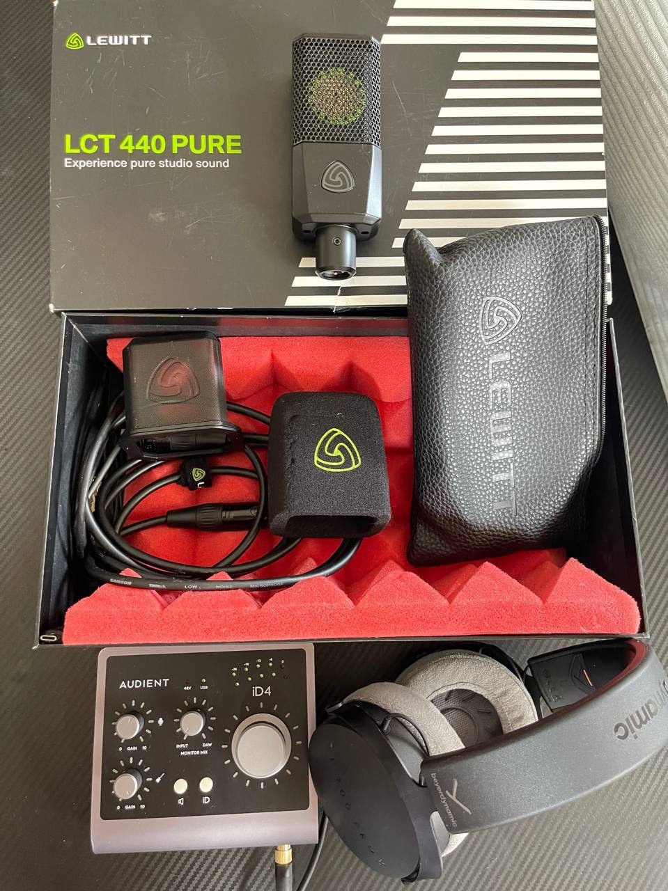 Lewitt LCT 440 PURE + Audient iD4 + Beyerdynamic DT 770 PRO