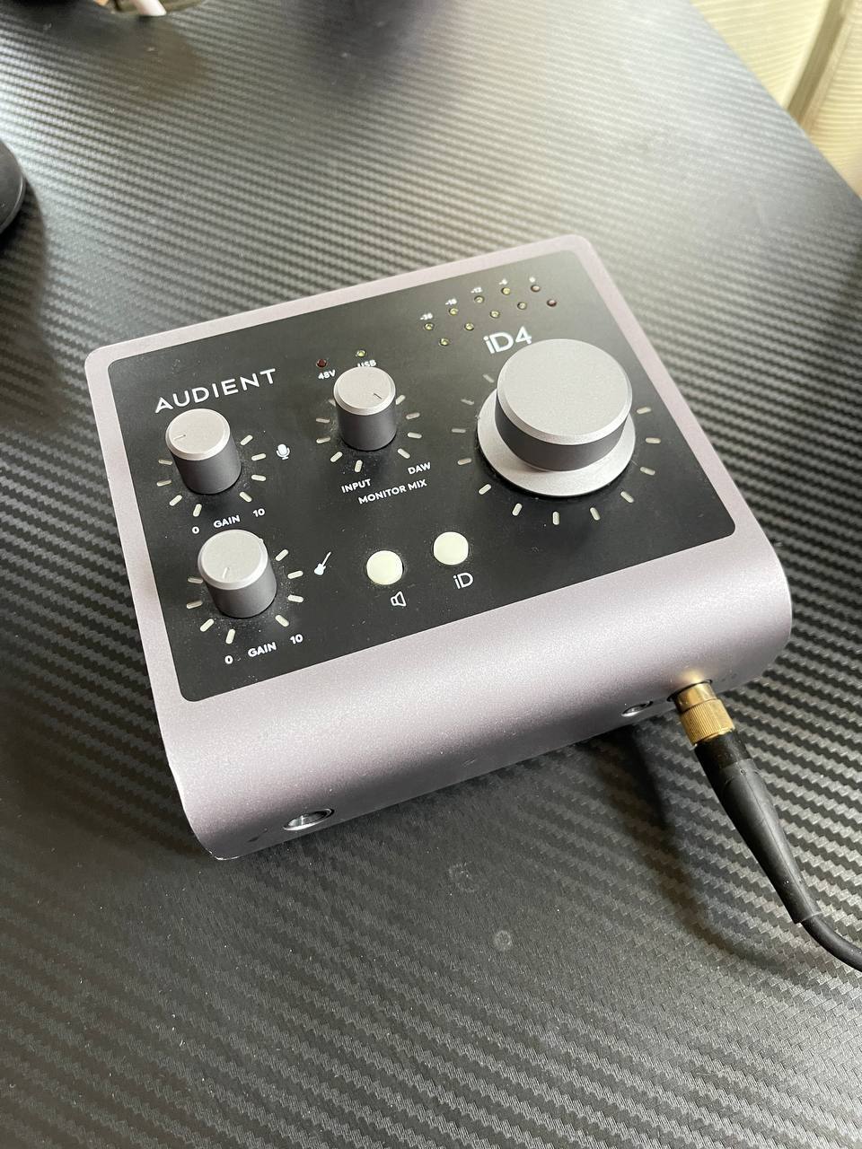 Lewitt LCT 440 PURE + Audient iD4 + Beyerdynamic DT 770 PRO