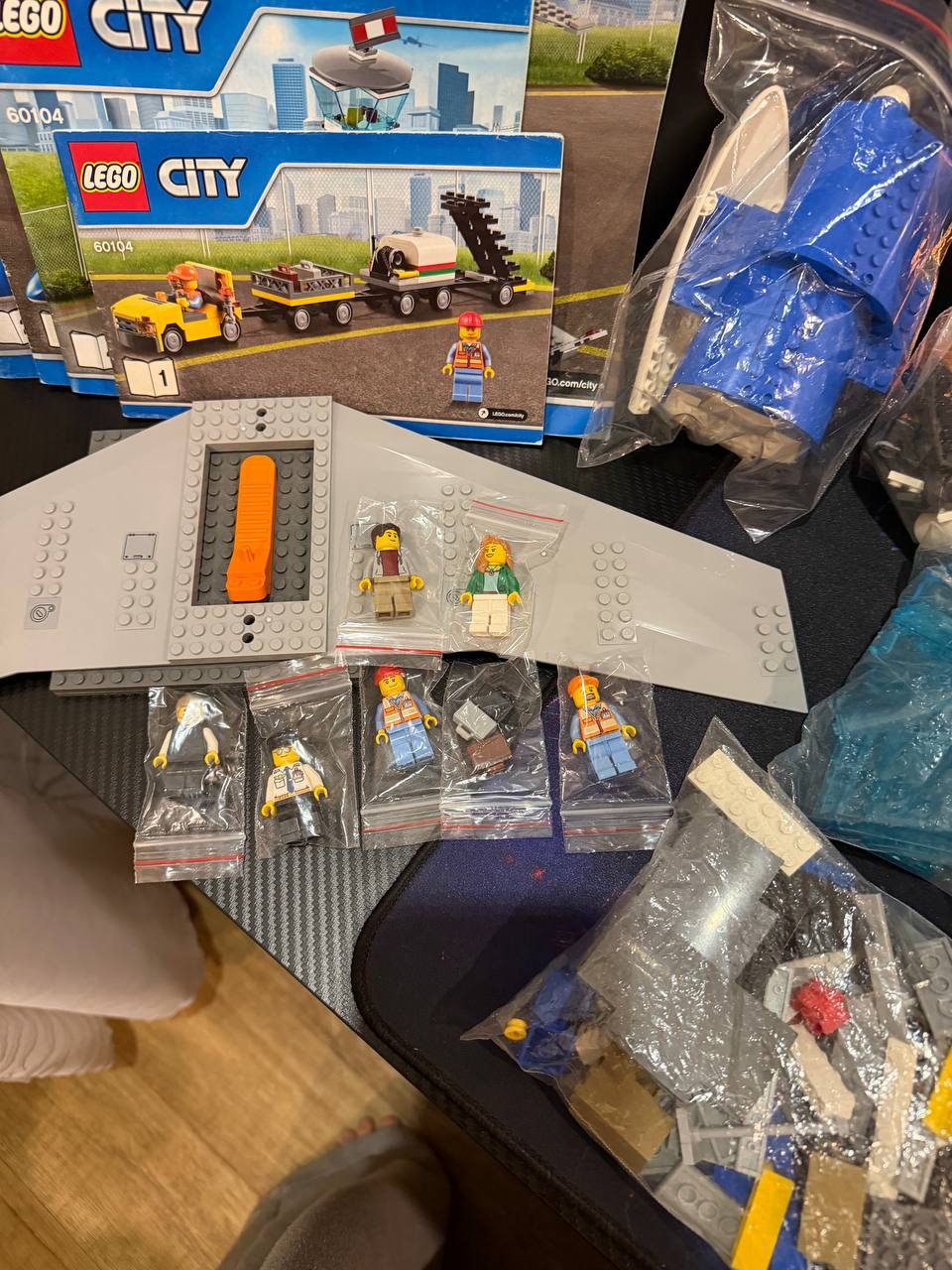 LEGO 60104 Пассажирский самолёт с аэропортом