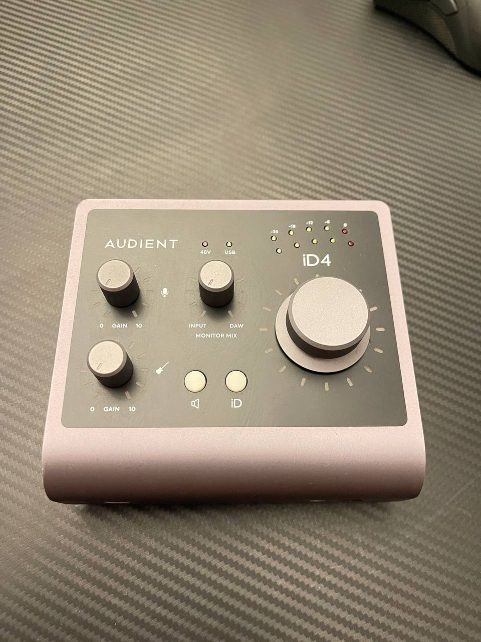 Audient iD4 MKII аудиоинтерфейс