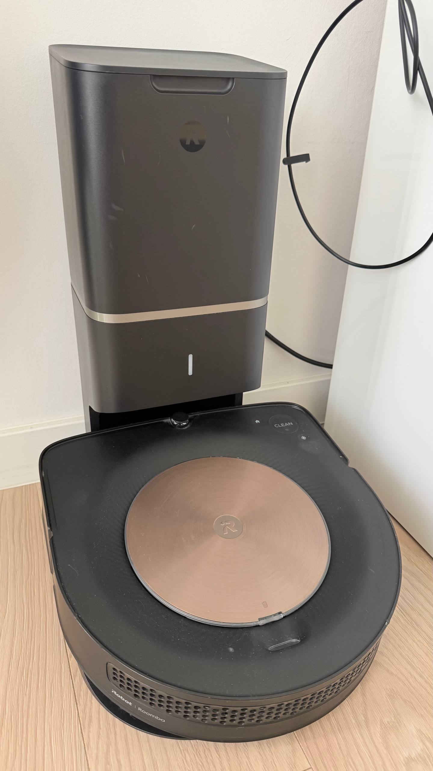 Робот-пылесос iRobot Roomba s9+ с базой Clean Base
