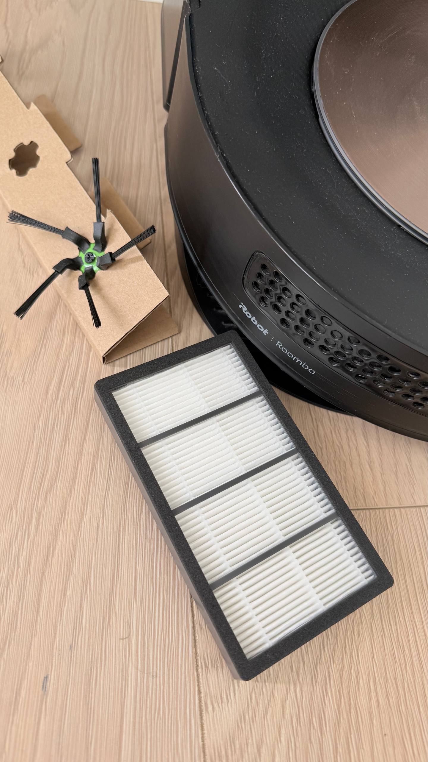 Робот-пылесос iRobot Roomba s9+ с базой Clean Base