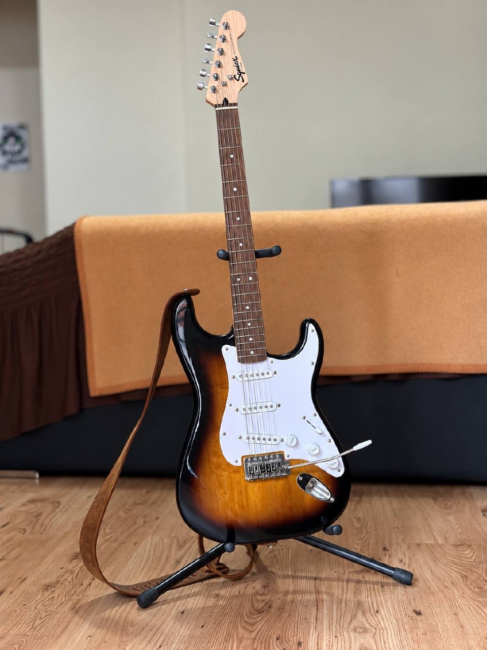 Электрогитара Squier by Fender Stratocaster Sunburst