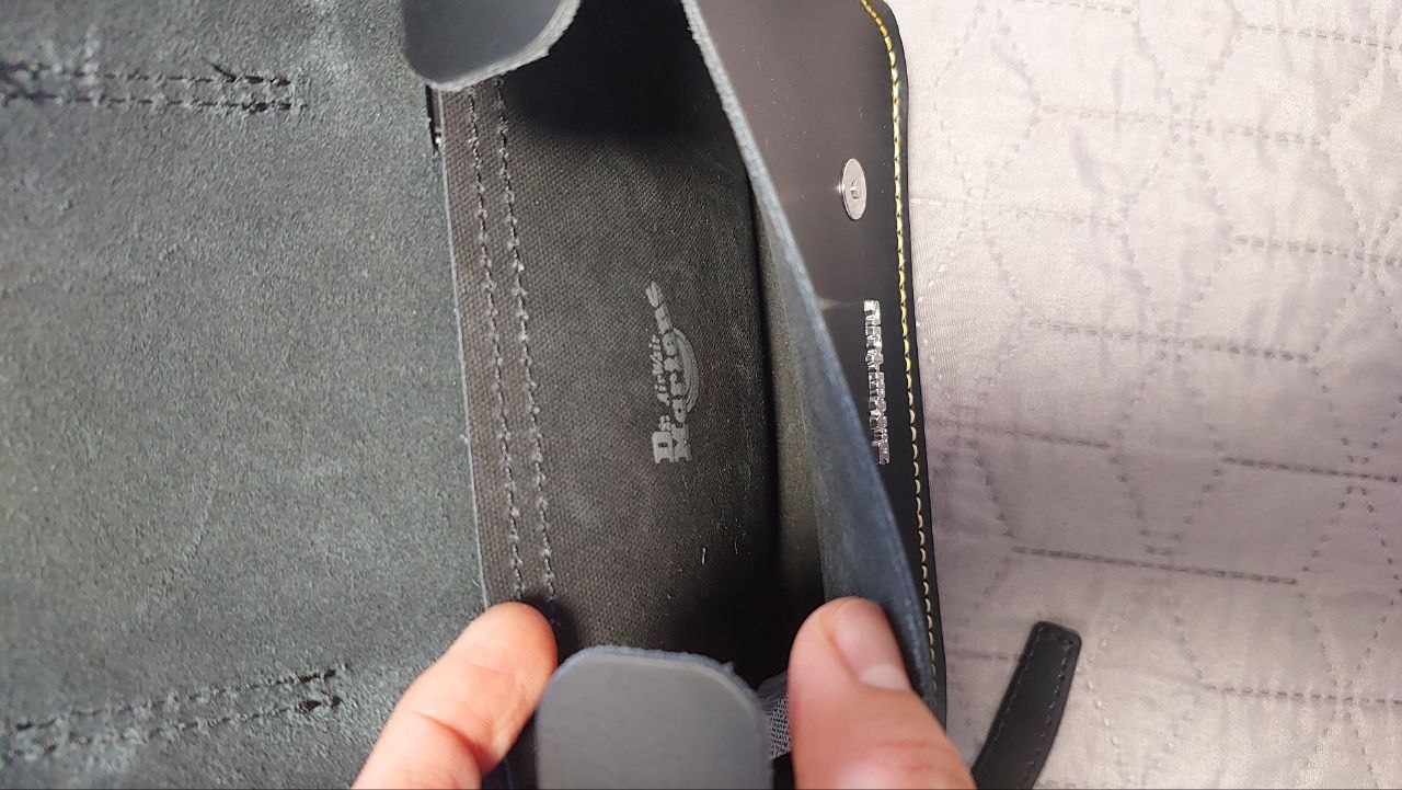 Сумка Dr. Martens 7 Inch Leather Crossbody Bag