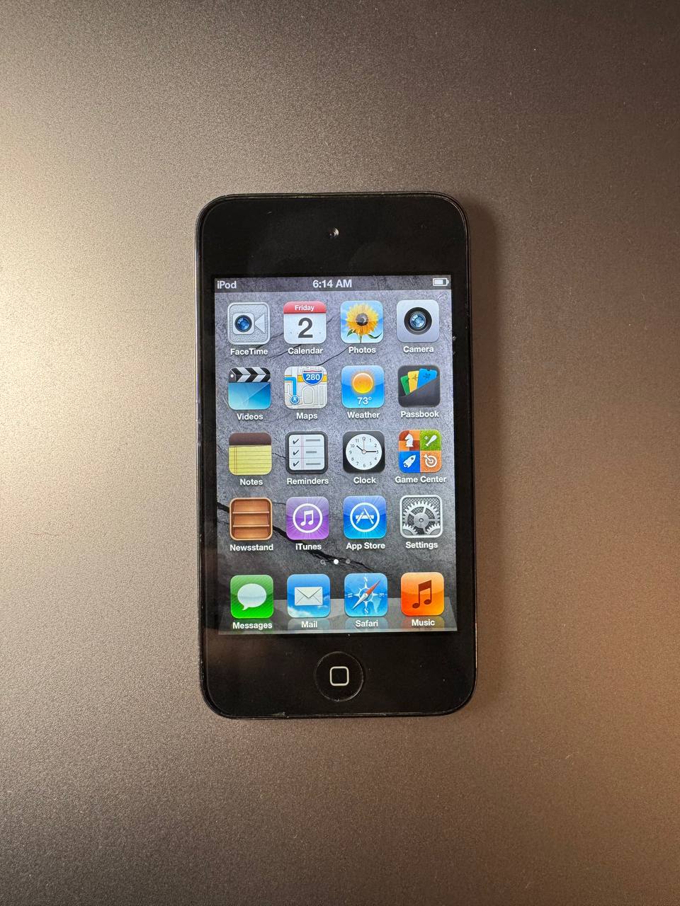 Apple iPod touch 4 (8 ГБ)