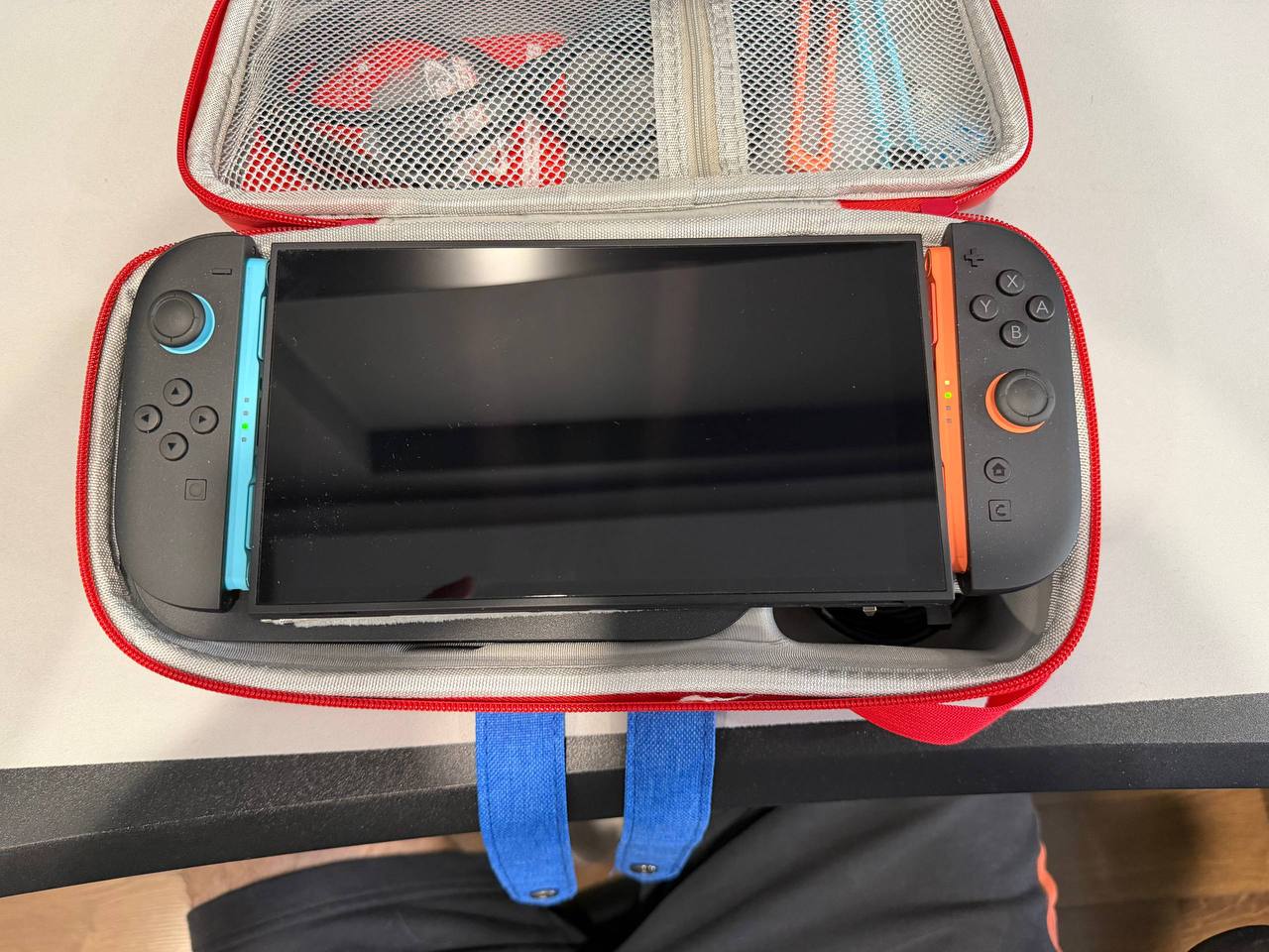 Nintendo Switch 2 с боксом для хранения