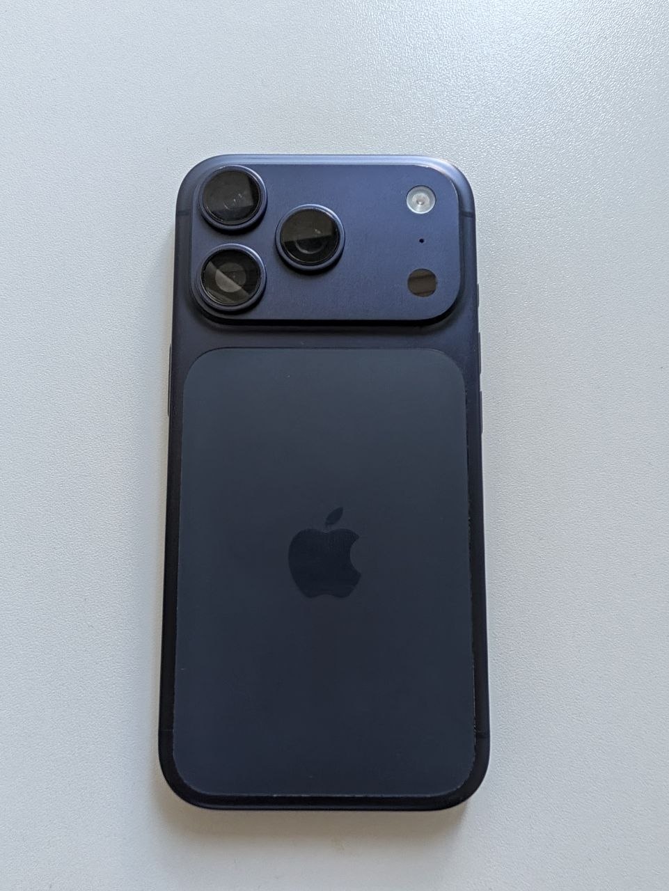 iPhone 17 Pro 256GB (американская версия, eSIM)