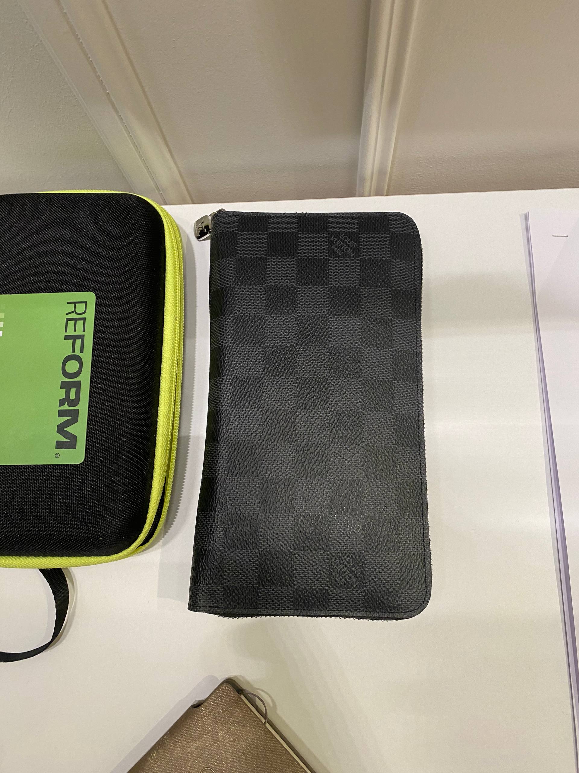 Louis Vuitton Zippy Organizer Damier Graphite