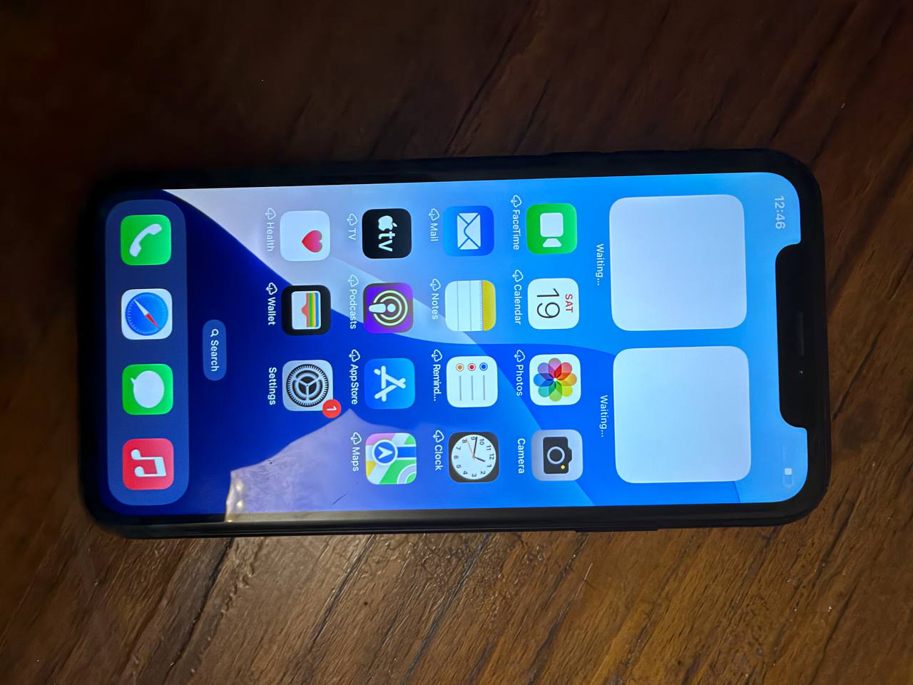 iPhone XR, аккумулятор 100%