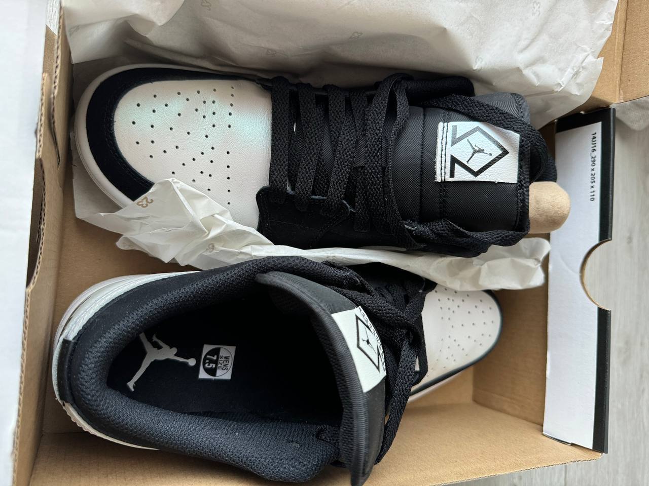 Nike кроссовки новые, размер 7.5 US