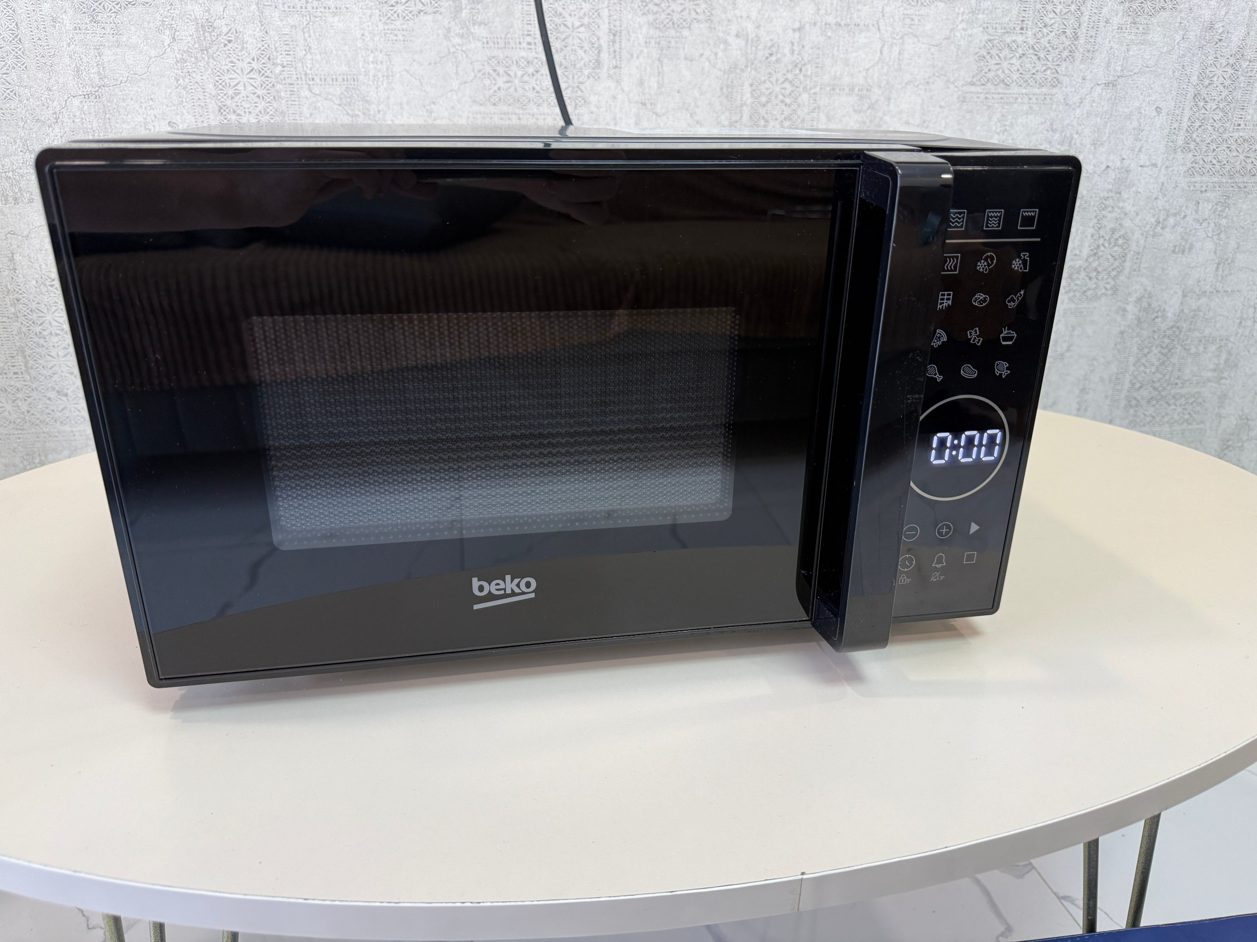 Микроволновка Beko MGC 20130 BB с грилем