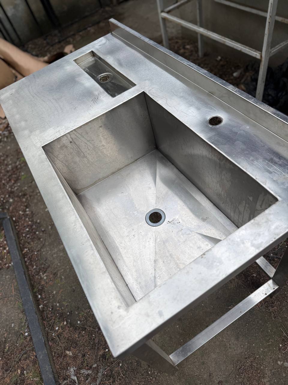 Стол с раковиной из нержавейки 118x60x82