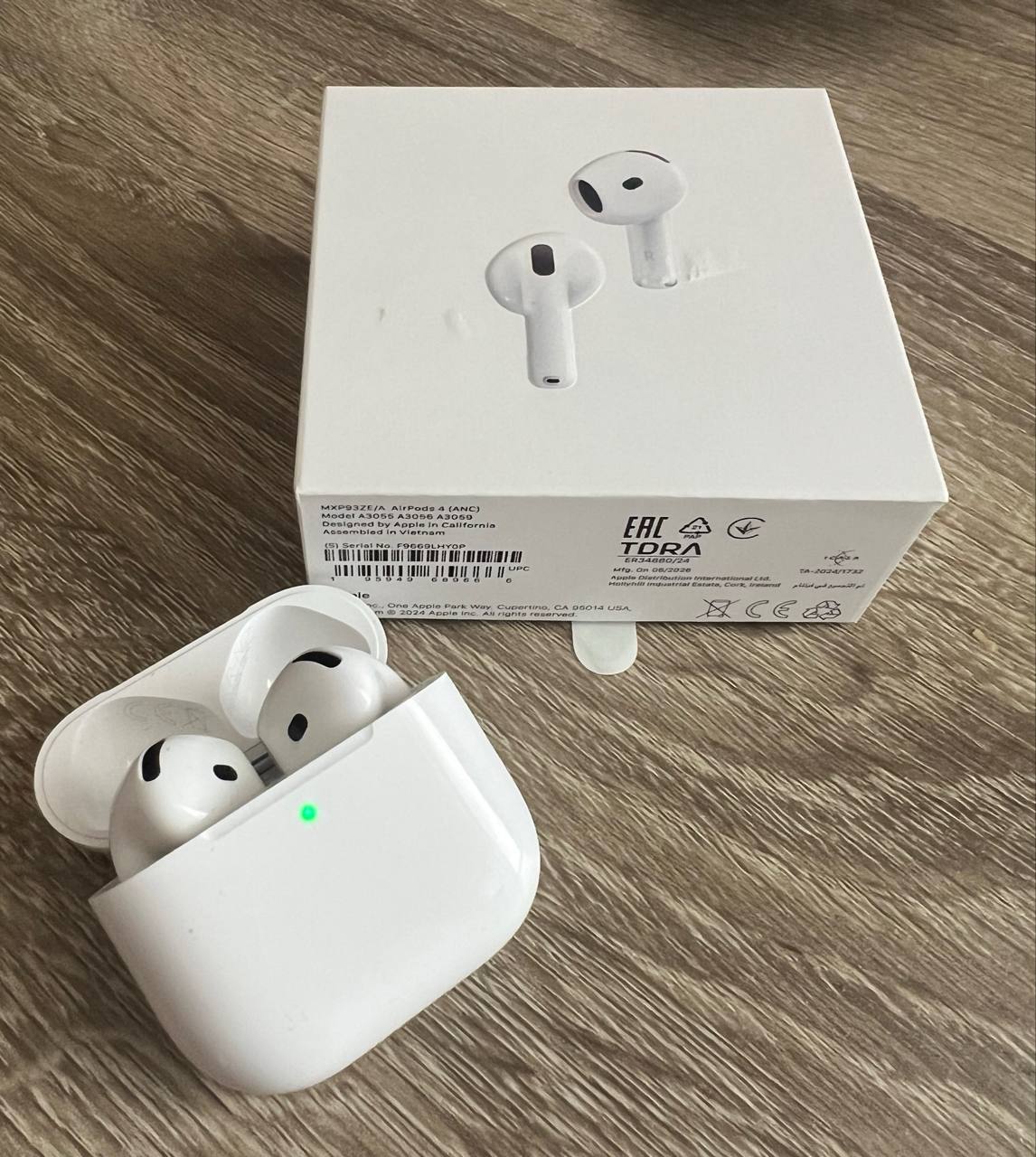 Apple AirPods 4 с ANC
