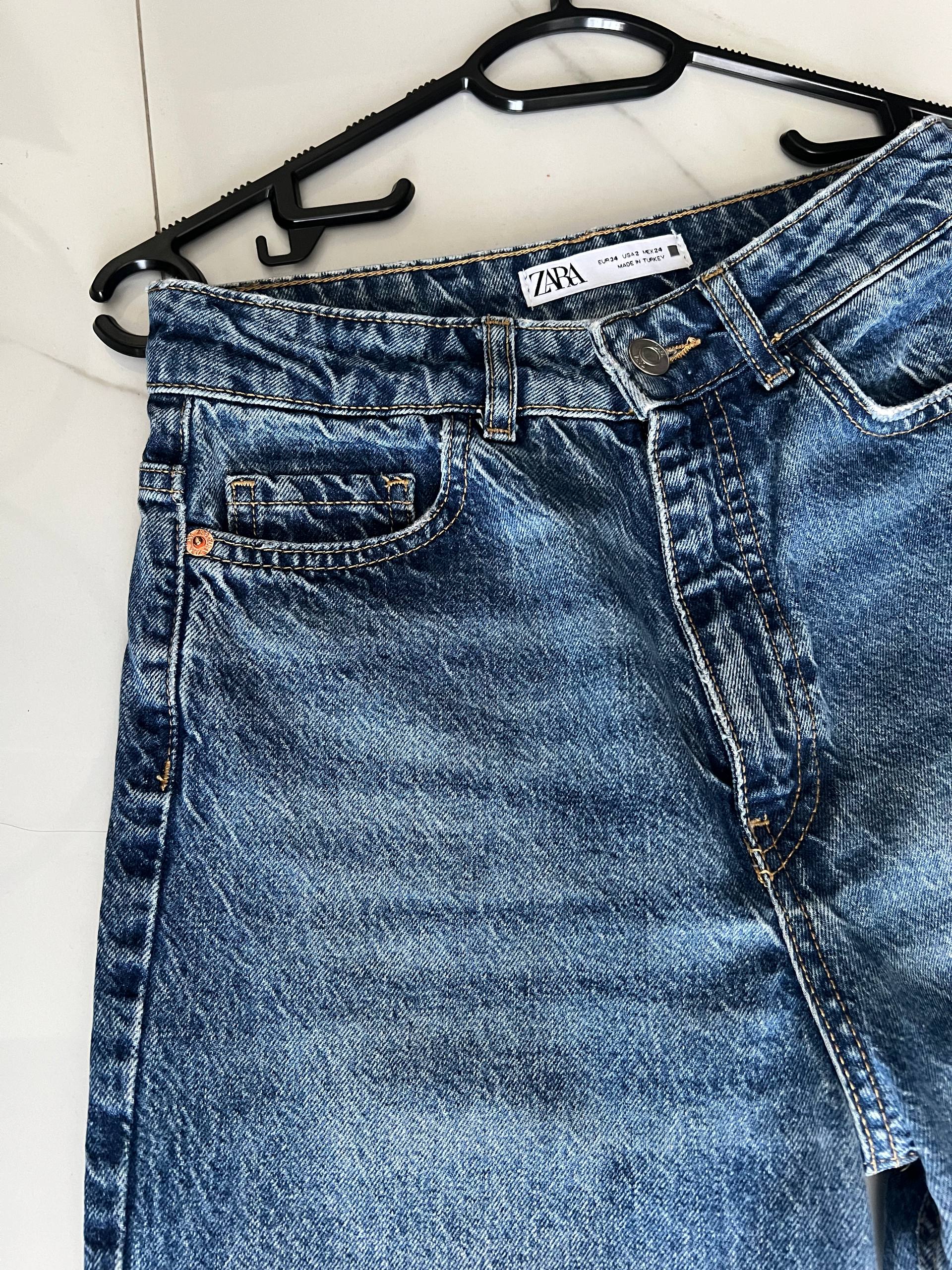 Джинсы ZARA размер 34, высокая посадка, отрезной край