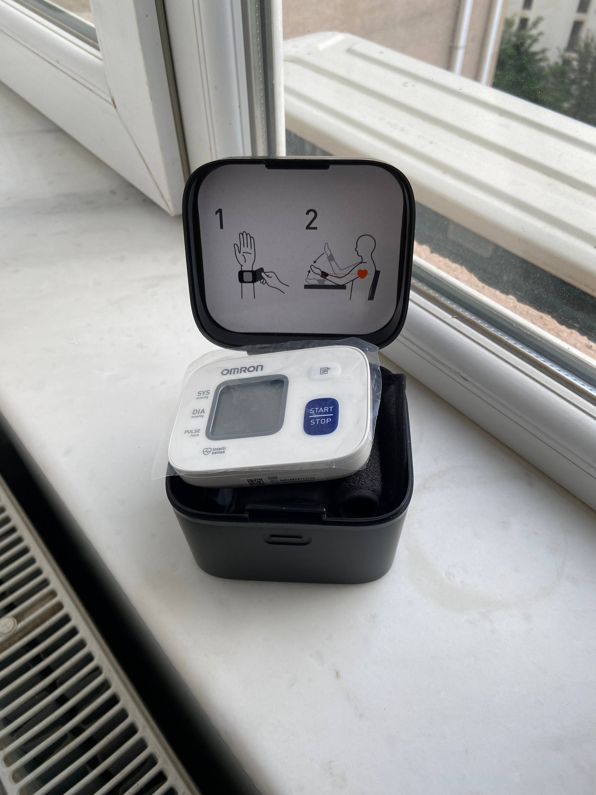 Тонометр на запястье Omron RS2