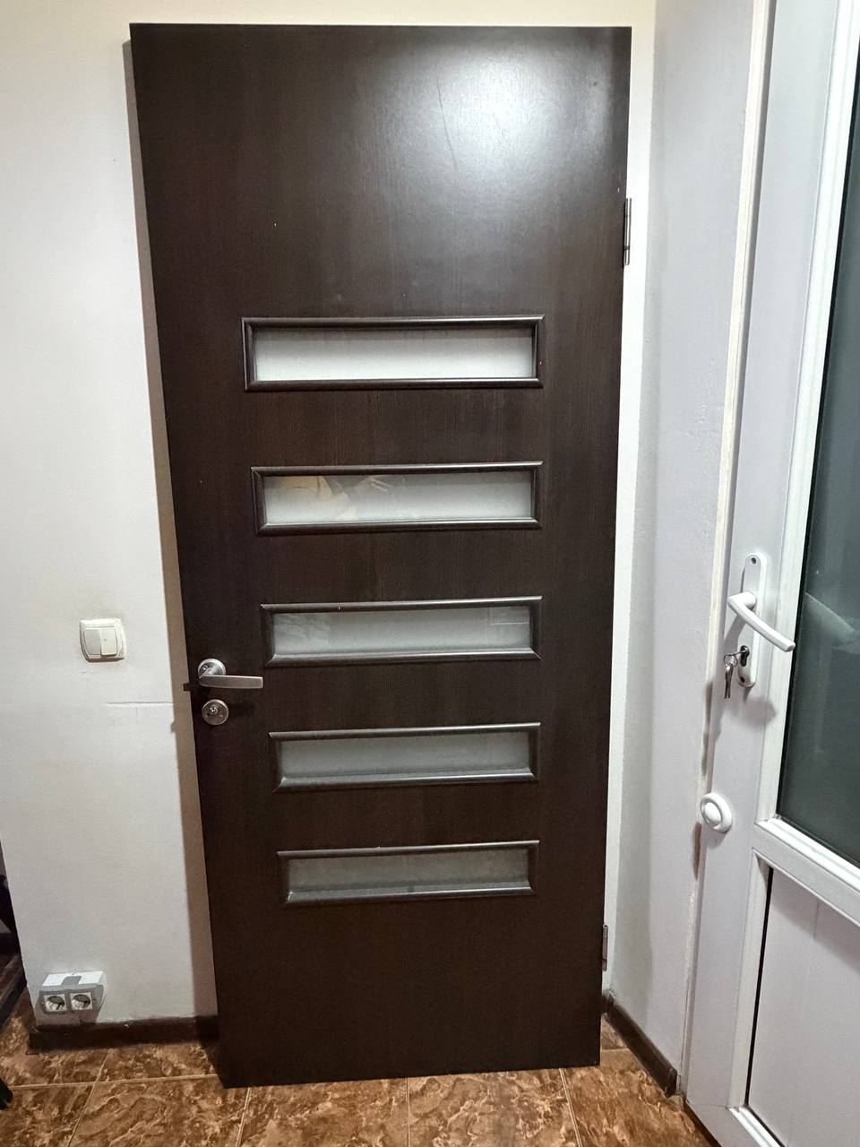 Двери коричневые