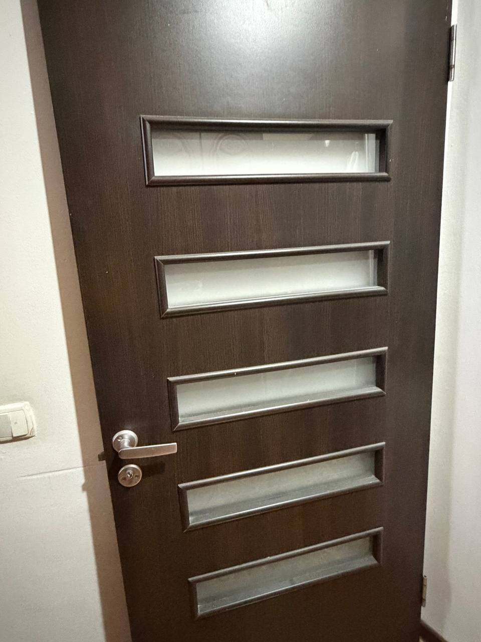 Двери коричневые