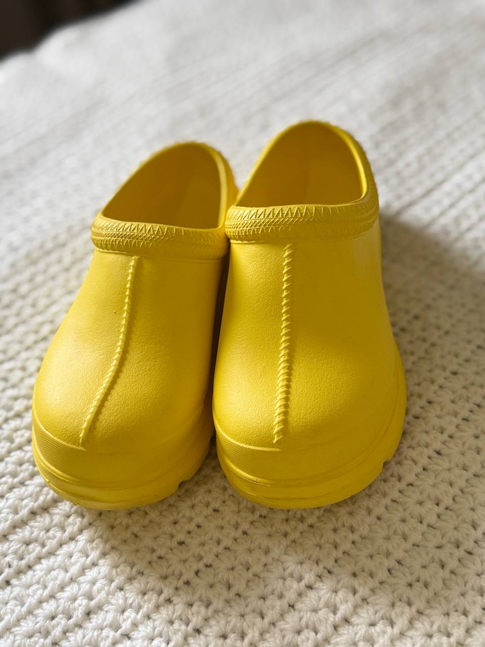 Оригинальные резиновые UGG жёлтые, размер W6