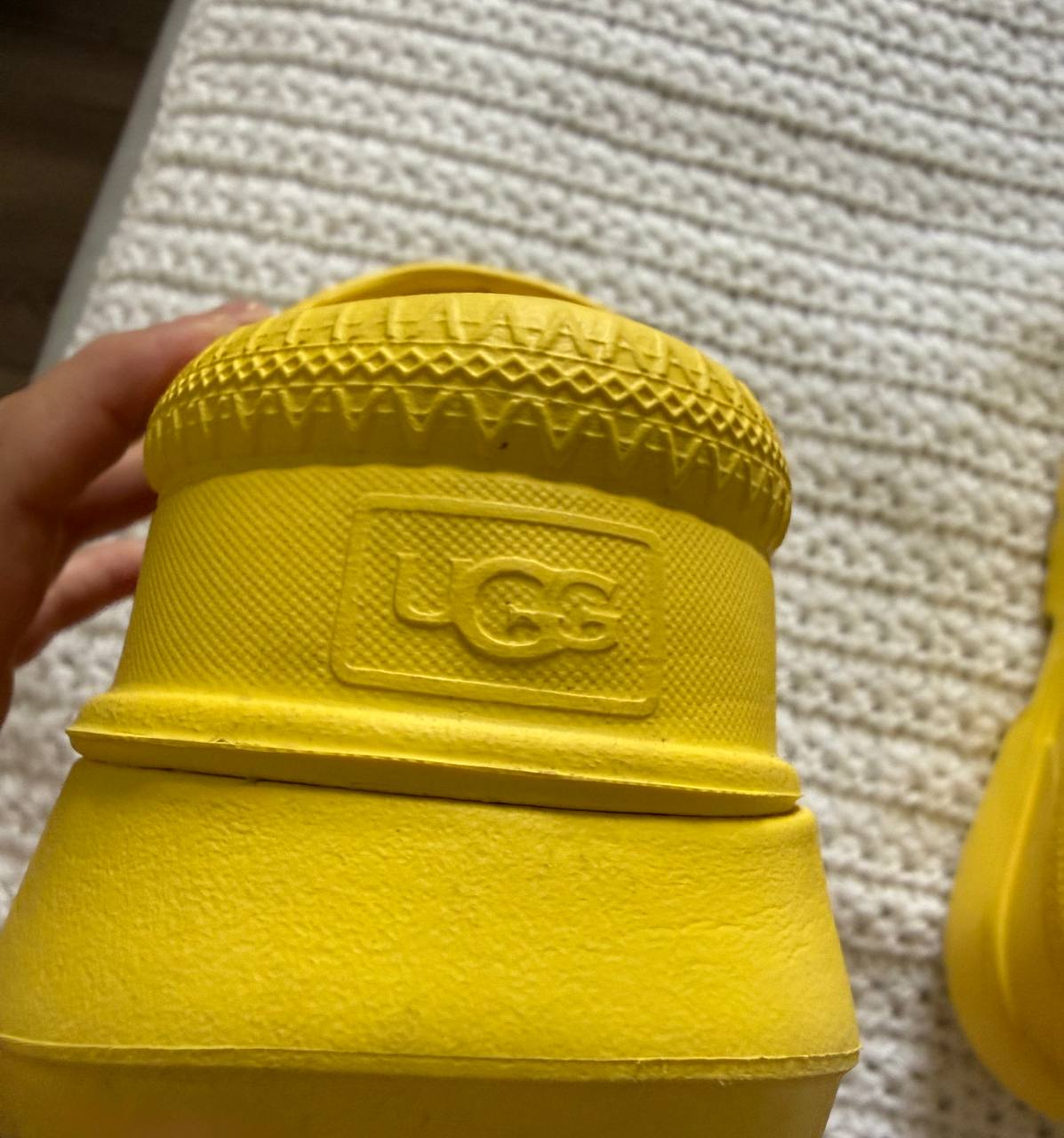 Оригинальные резиновые UGG жёлтые, размер W6