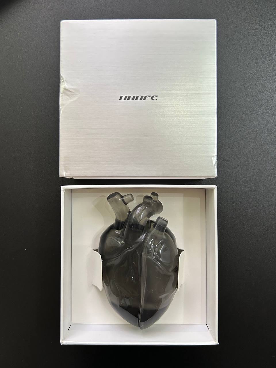 Силиконовый кейс-сердце для AirPods 3