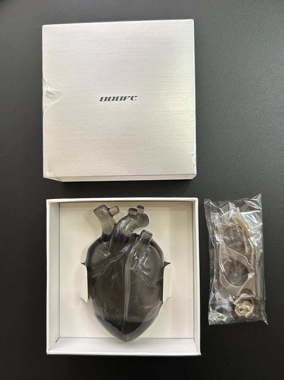 Силиконовый кейс-сердце для AirPods 3