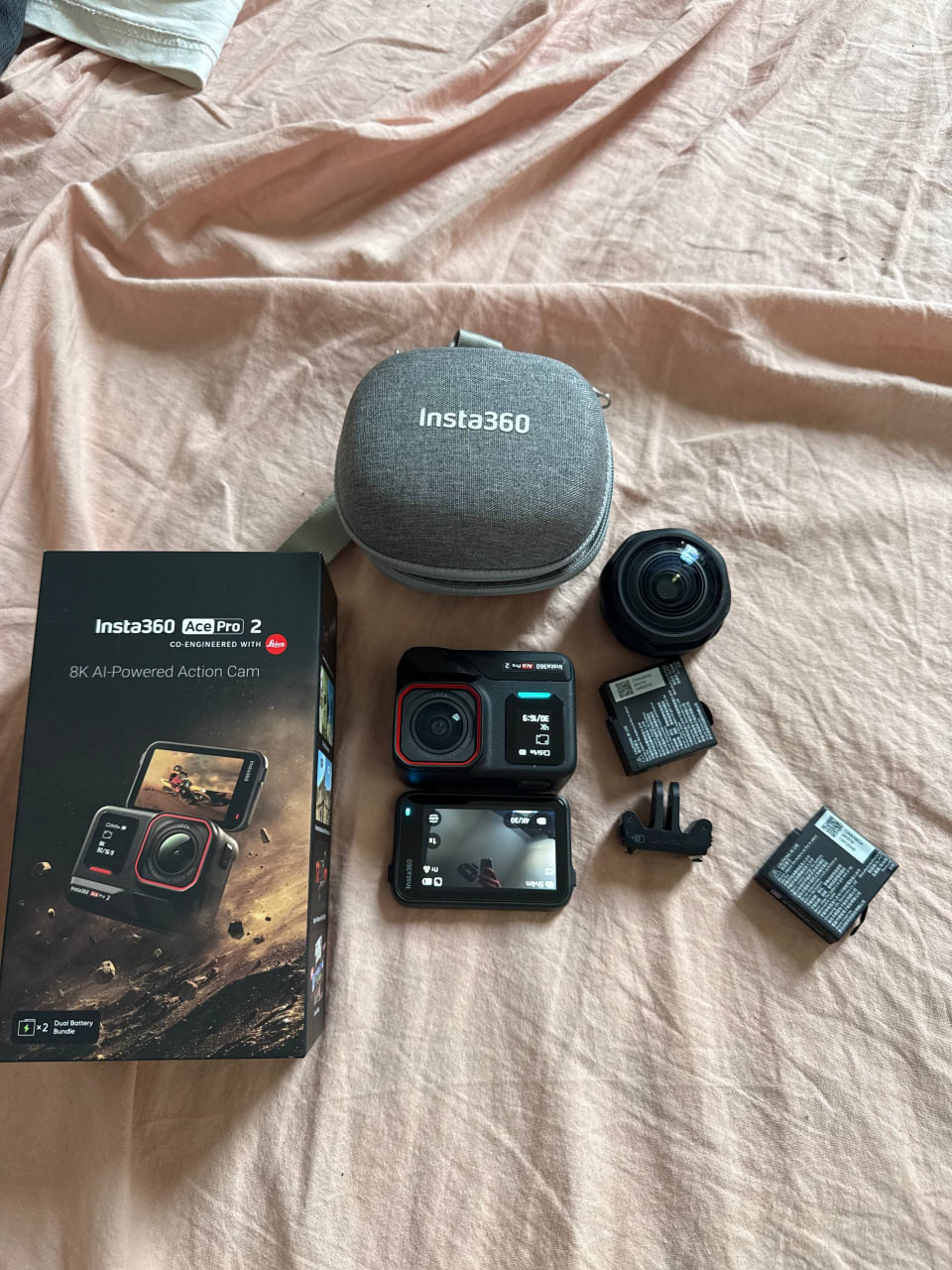 Insta360 Ace Pro 2 с ультраширокой линзой и картой 256 ГБ