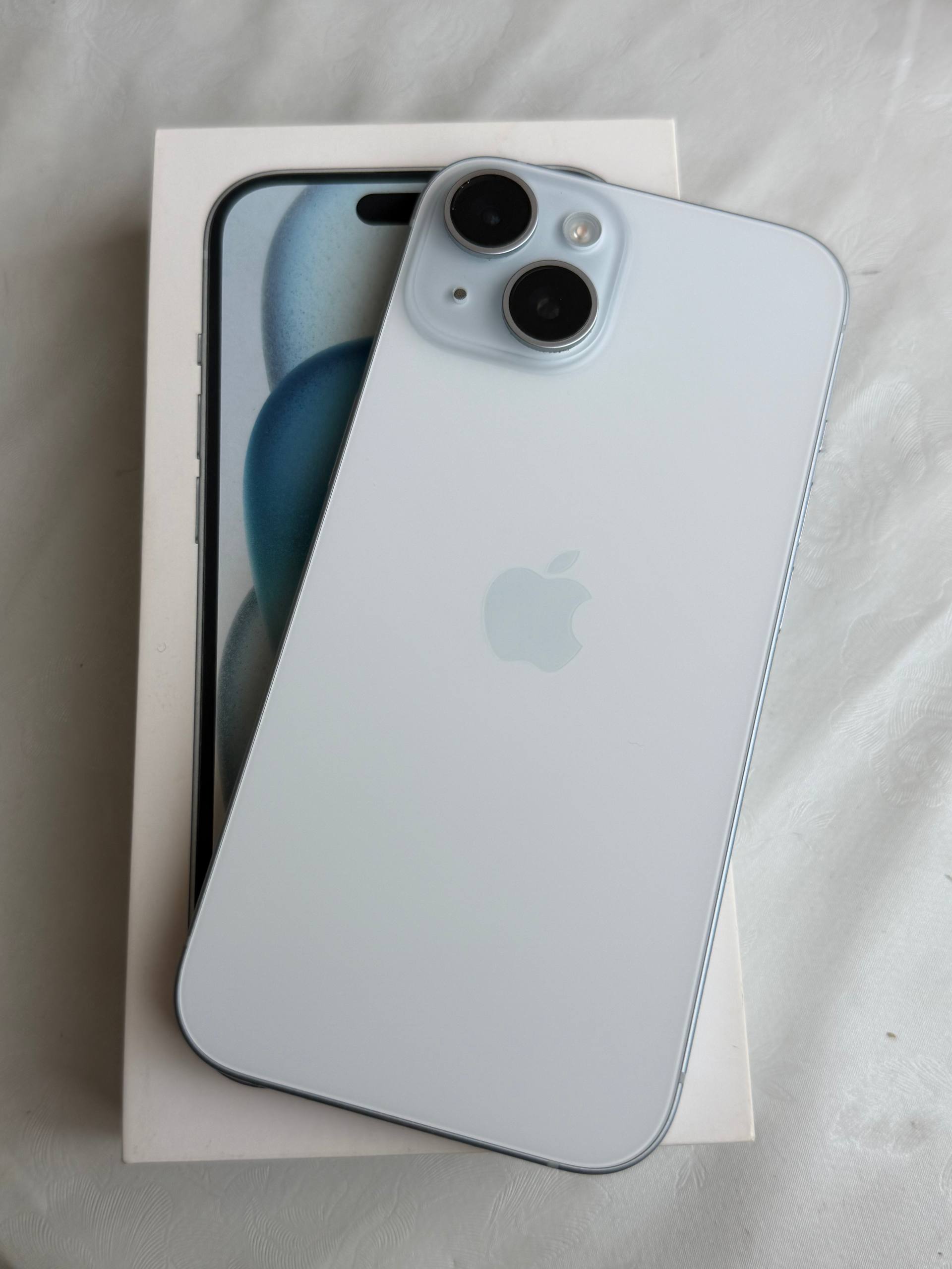 iPhone 15 256GB