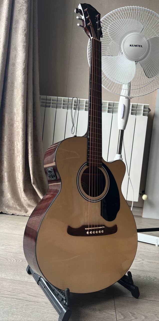Электроакустическая гитара Fender FA-135CE