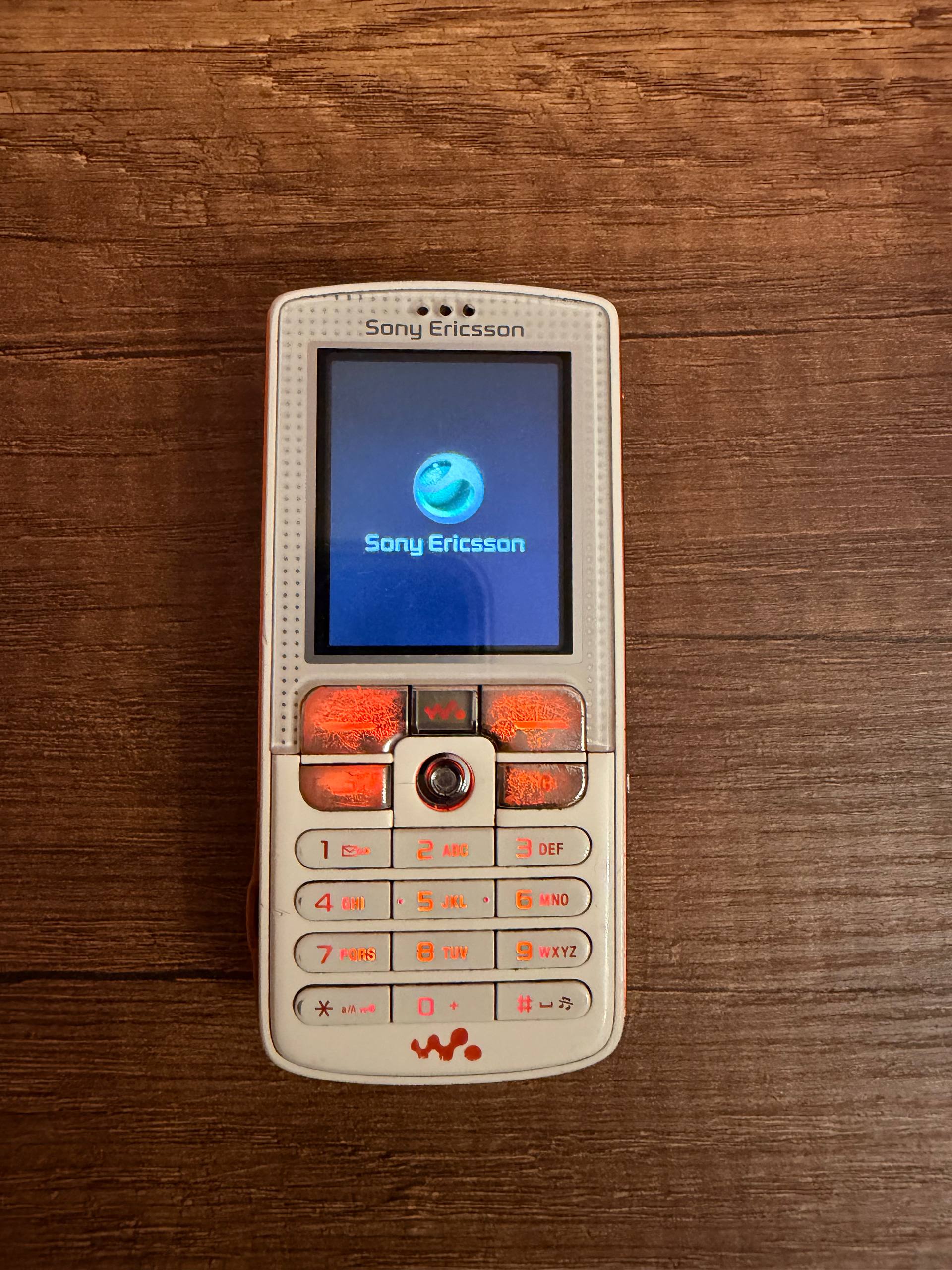 Sony Ericsson W850i телефон