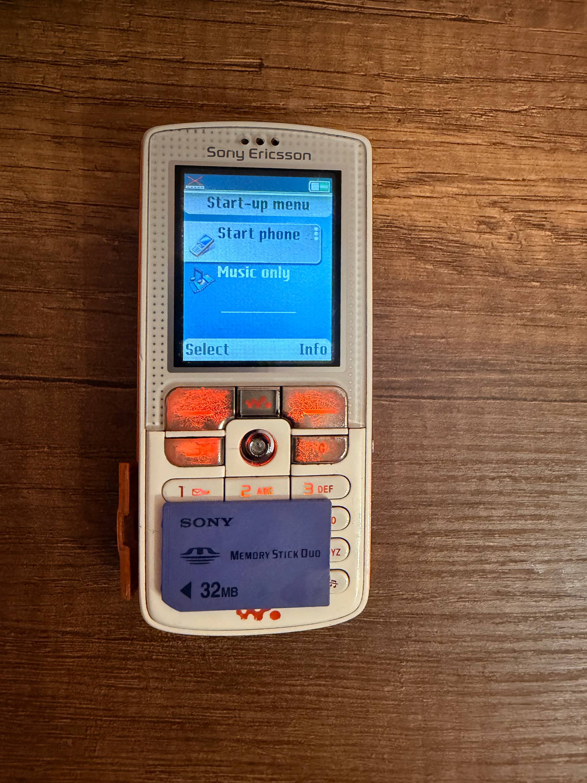 Sony Ericsson W850i телефон