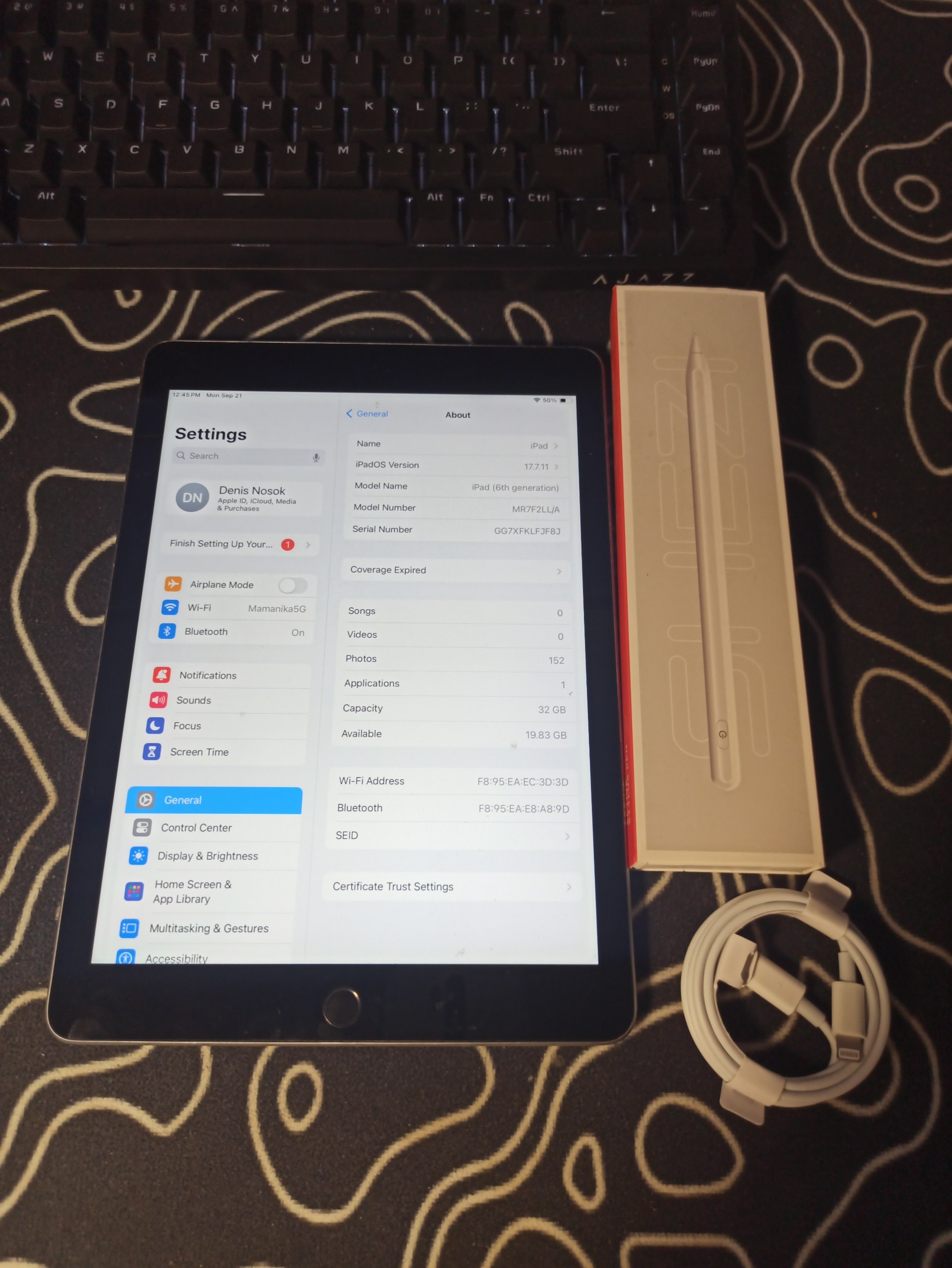 Планшет Apple iPad 6, 32 ГБ, с ручкой и кабелем