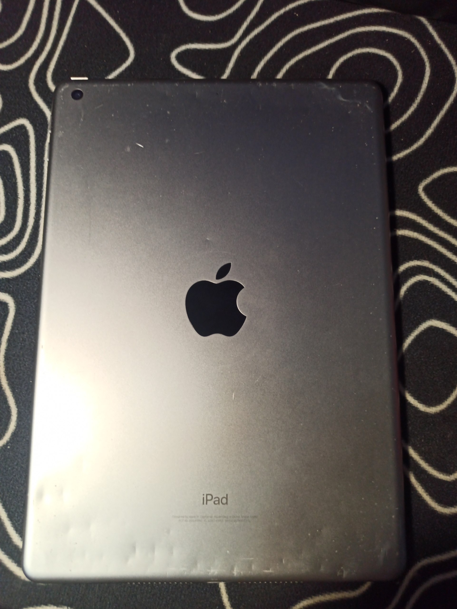 Планшет Apple iPad 6, 32 ГБ, с ручкой и кабелем