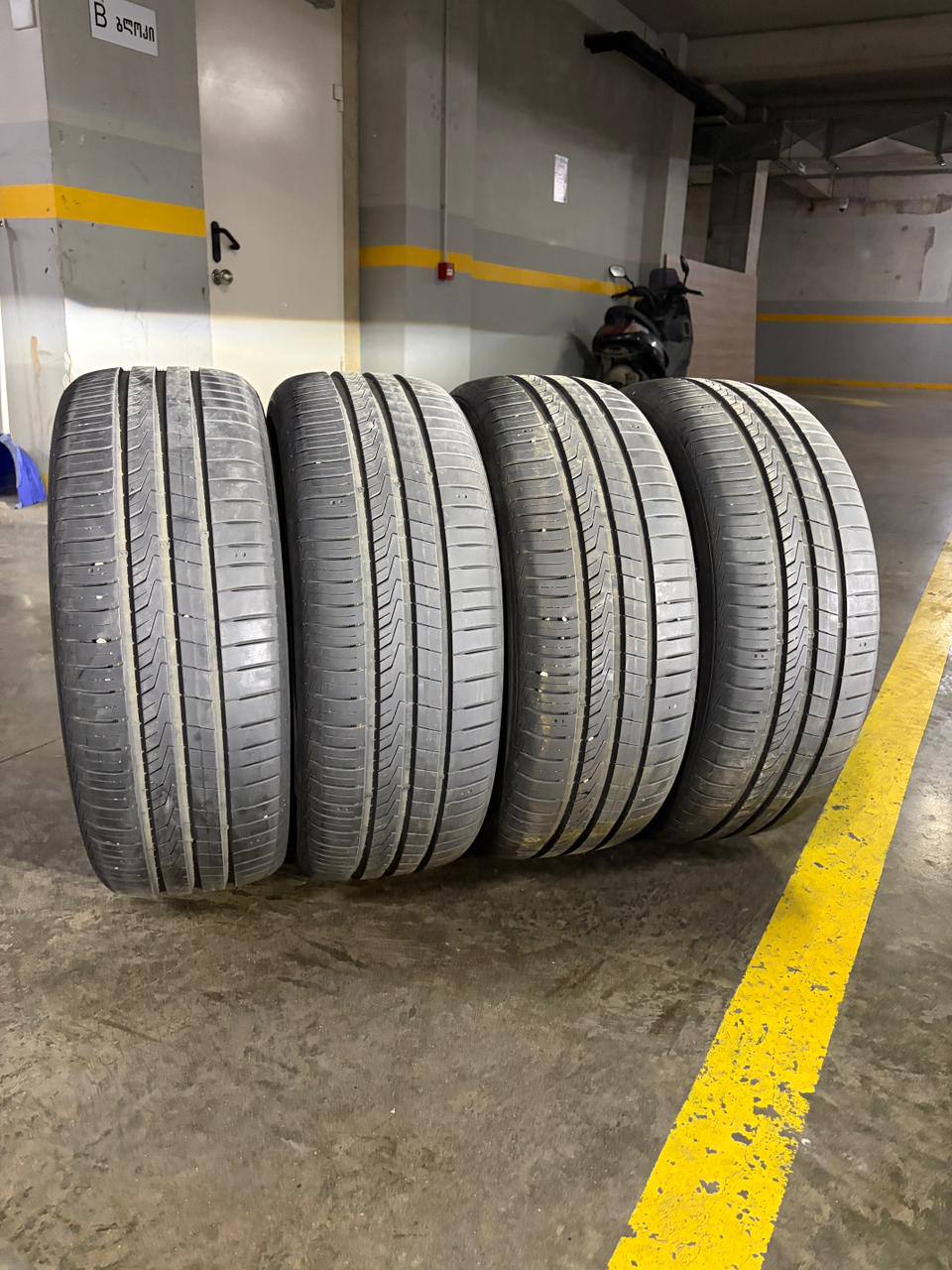 Шины Hankook Kinergy Eco 2 205/55R16, 4 шт (одна с порезом)