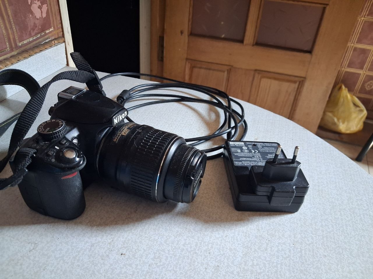 Фотоаппарат Nikon D3100 с картой памяти 128 ГБ, зарядкой и кабелем