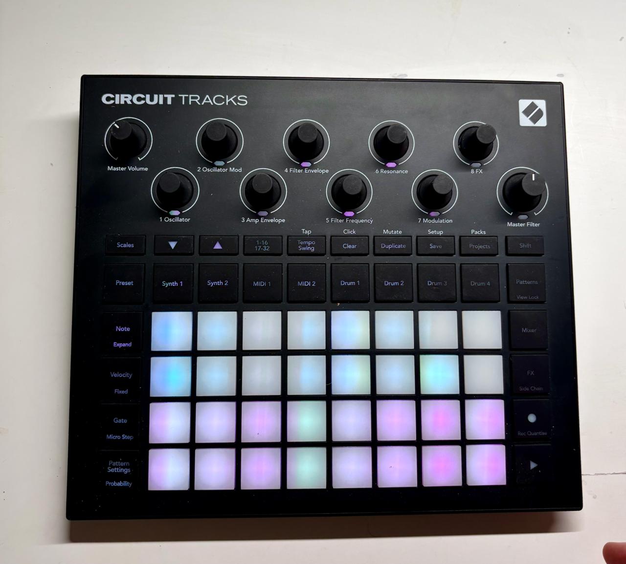 Грувбокс Novation Circuit Tracks