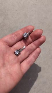 Серебряные серьги с прозрачным камнем