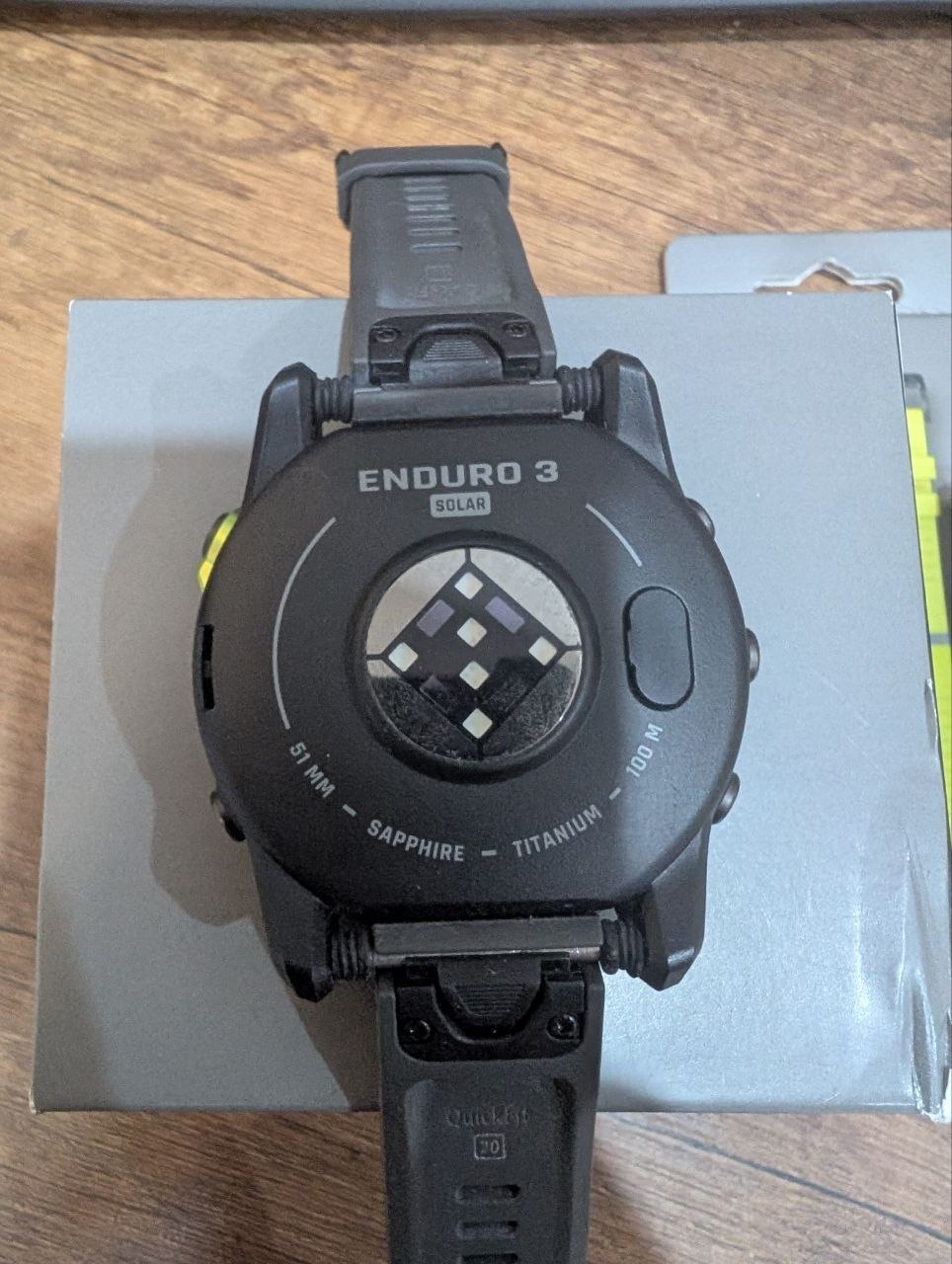 Garmin Enduro 3 + 2 оригинальных силиконовых ремешка