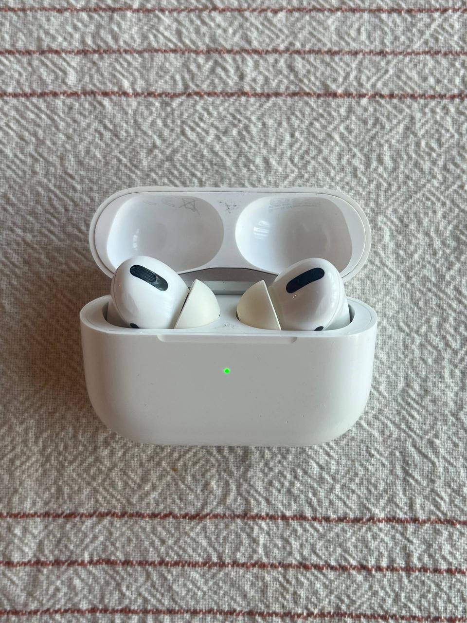 Apple AirPods Pro (1 поколение), б/у с дефектами