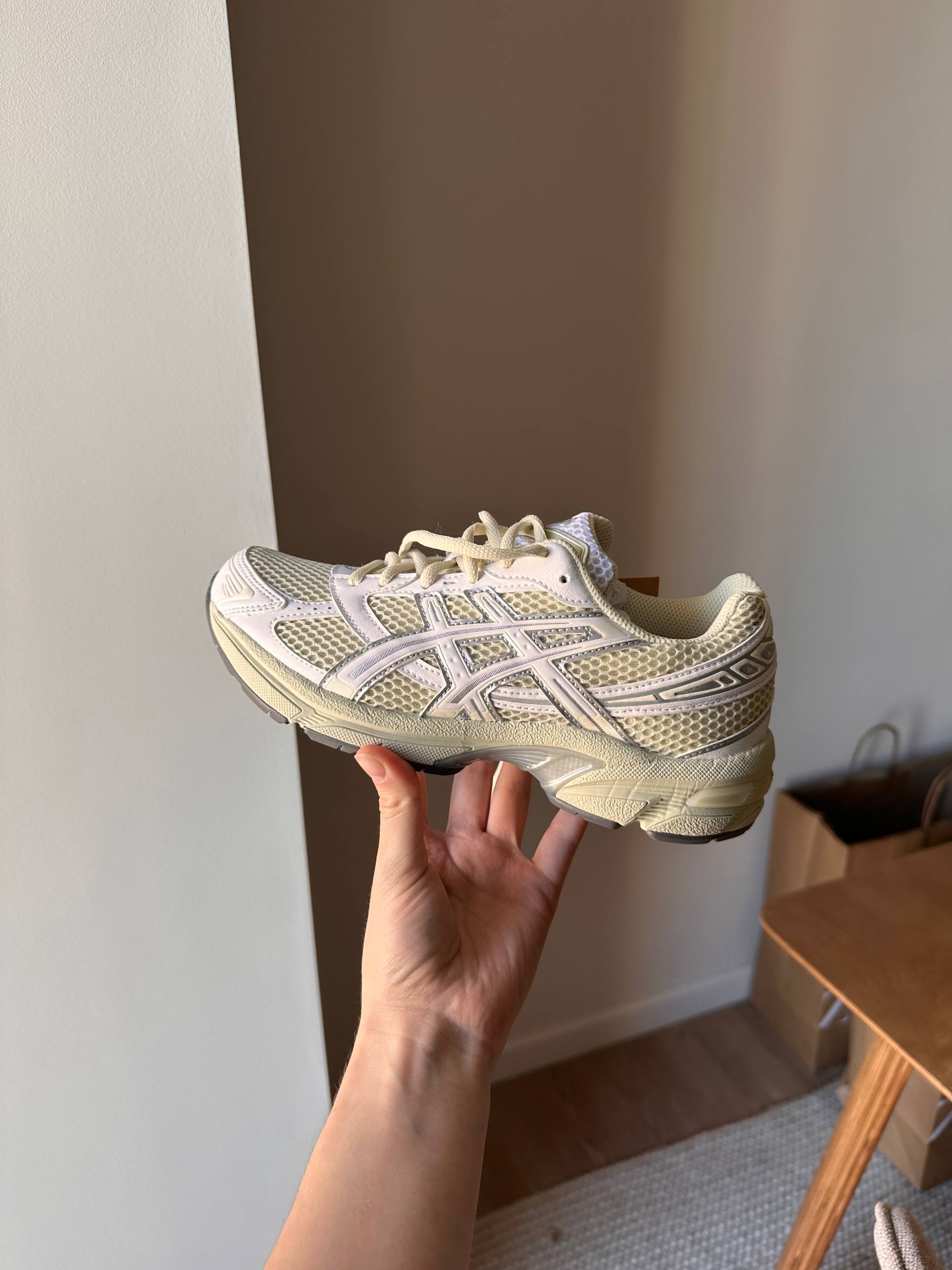 Кроссовки ASICS новые, 37-38 размер