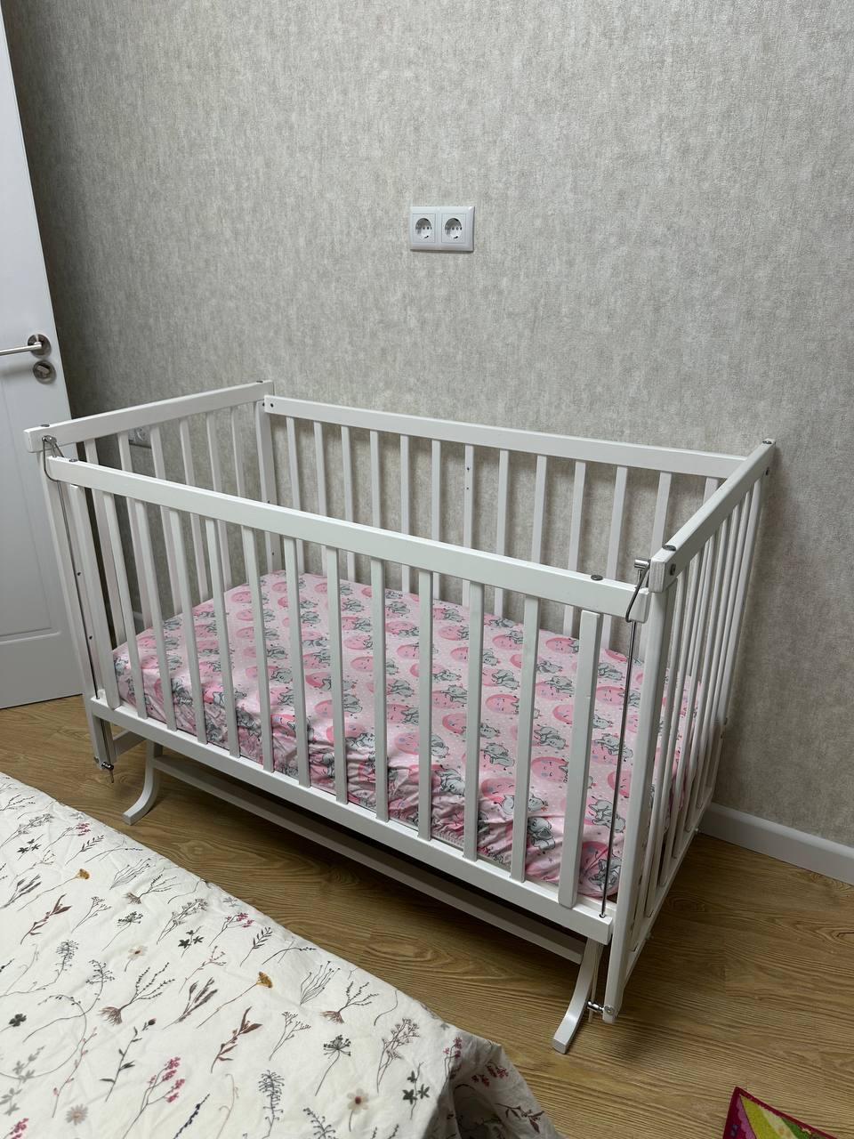 Кроватка-манеж с качающимся механизмом, 3 уровня высоты