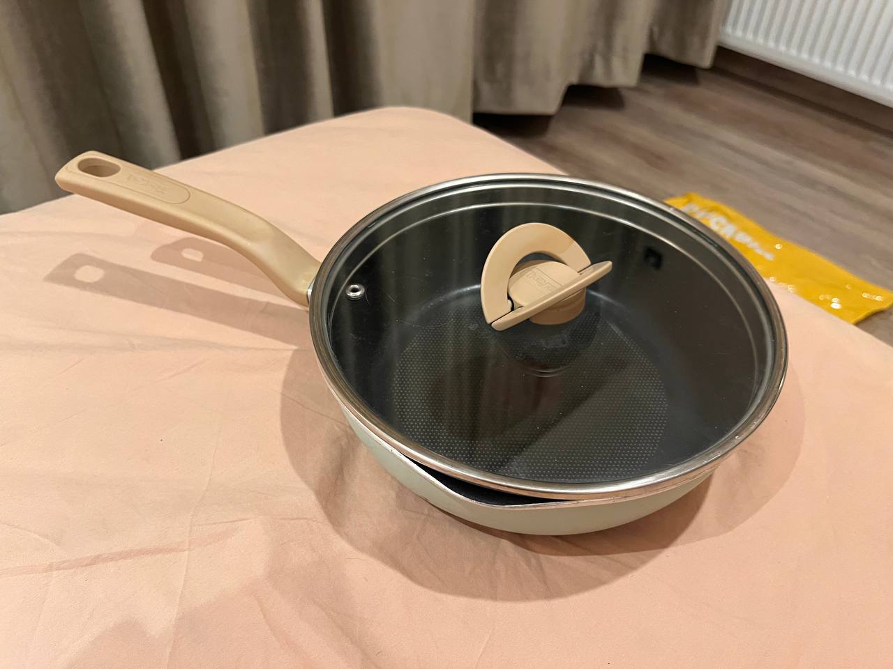 Сковорода Tefal 24 см с крышкой