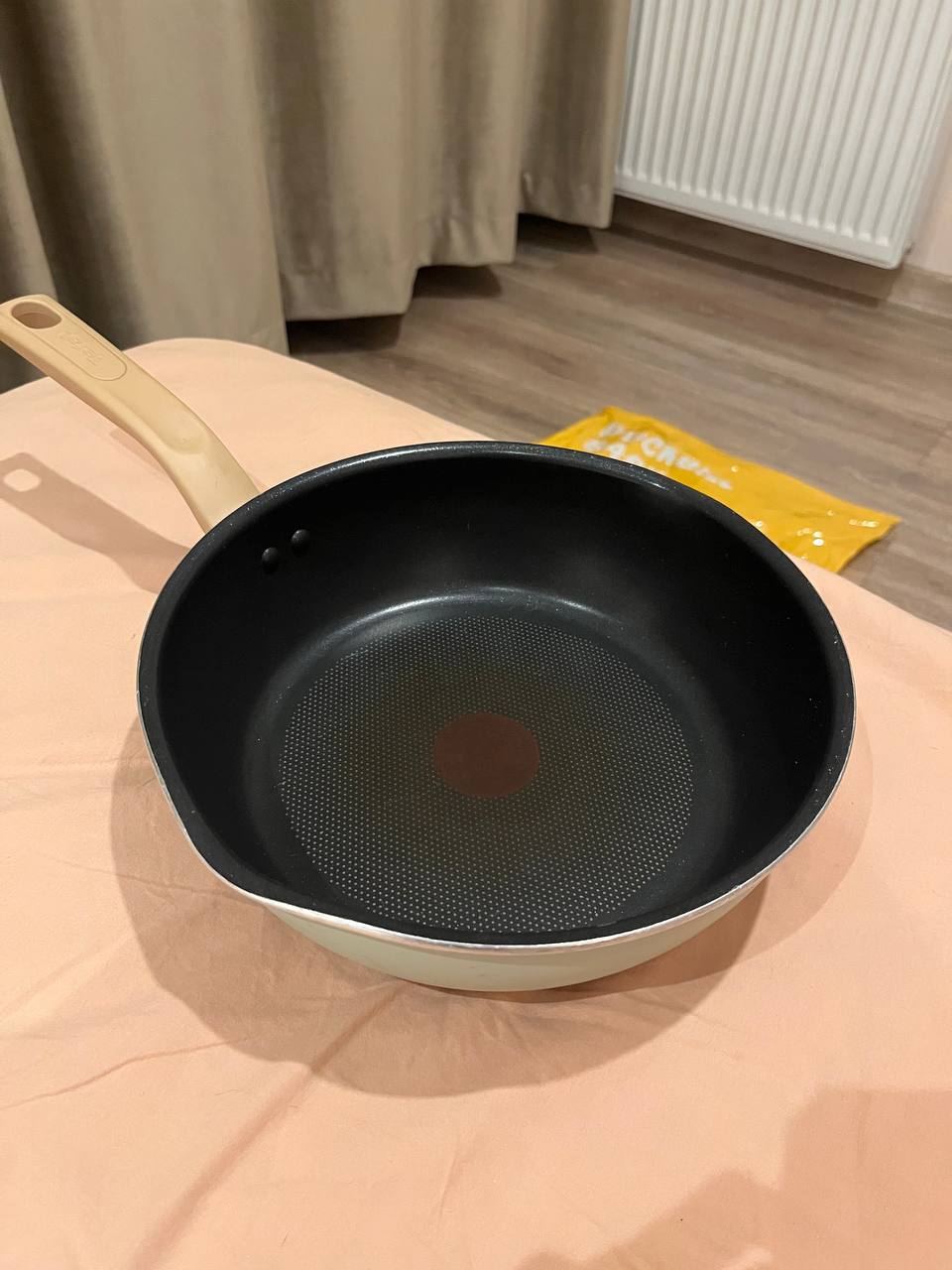 Сковорода Tefal 24 см с крышкой