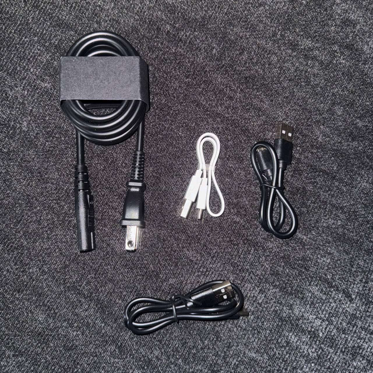 Комплект новых кабелей: 3× USB-C и IEC C7 «восьмерка»