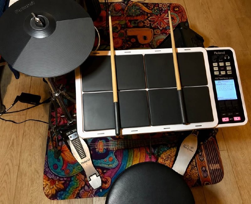 Roland OCTAPAD SPD-30 + стойка, электронная тарелка, Hi-Hat педаль, бочка, стуль
